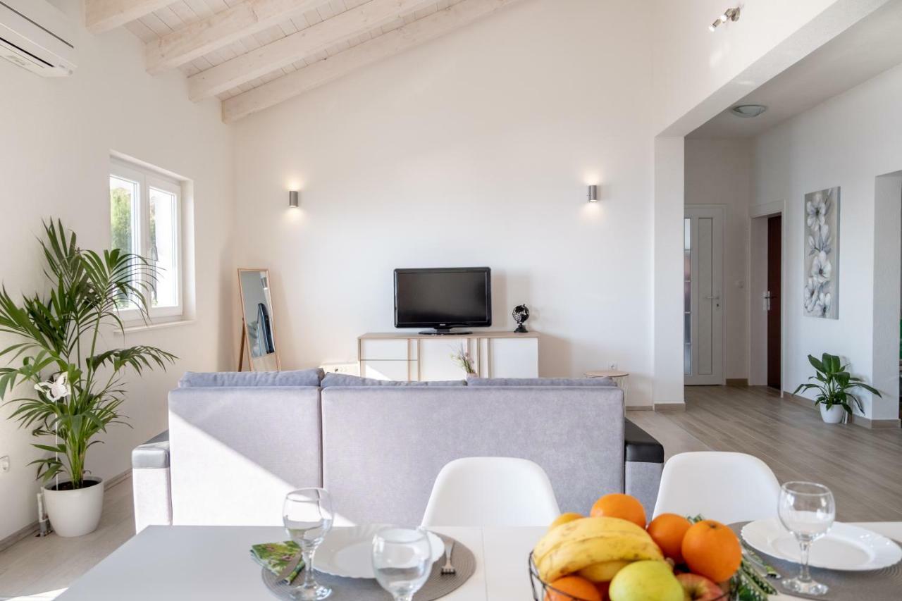 Luxury Sea View Apartment Йесенице Екстериор снимка